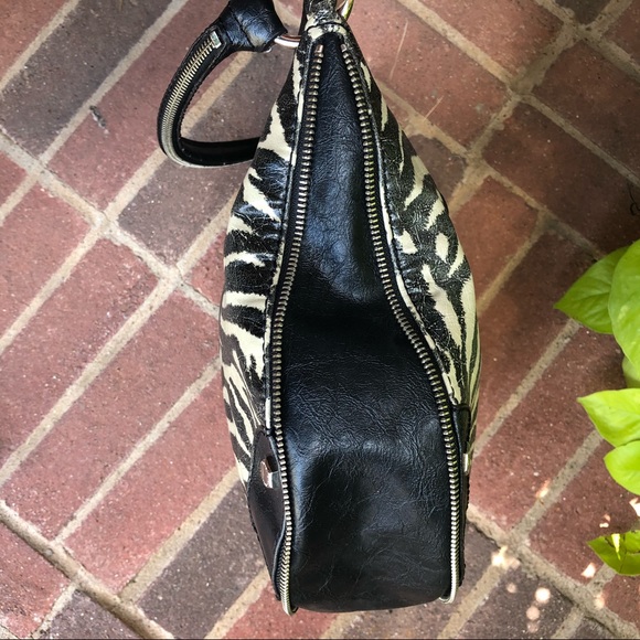 Gianni Bini Zebra Hobo ‘Maya’ Bag - Picture 3 of 14